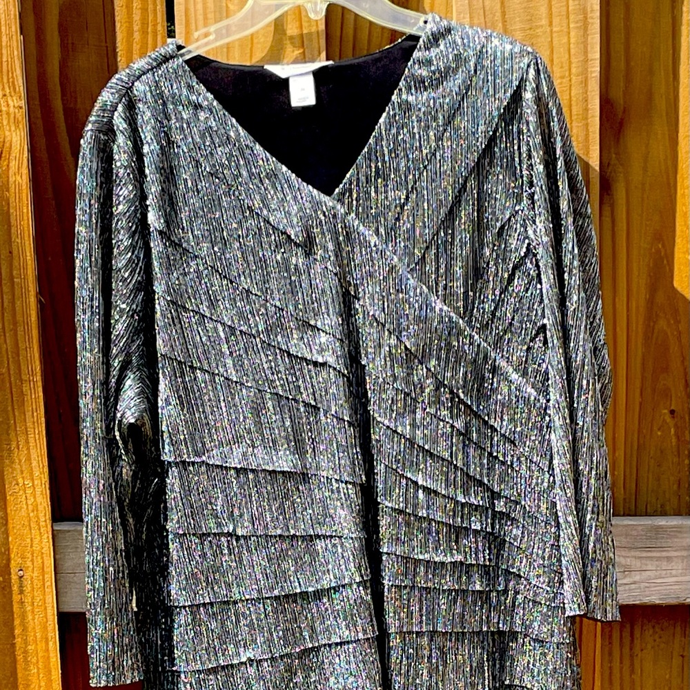 Christopher & Banks metallic black V neck, 3/4 sleeve, lightweight, size 2X.